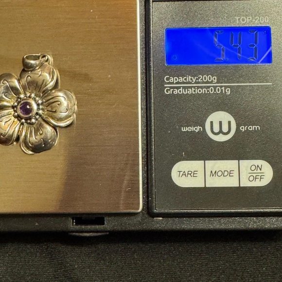 925 Sterling Silver Flower Pendant with Amethyst - Picture 4 of 6